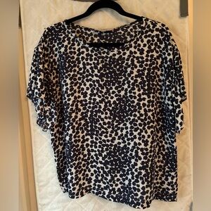 3/$13 LIKE NEW LOFT Flutter Sleeve Blouse